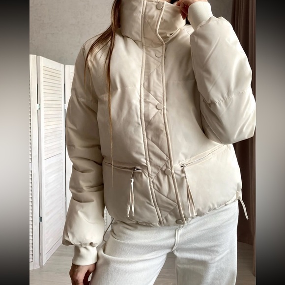 NWOT Winter Puffer Jacket in Cream - Picture 4 of 9
